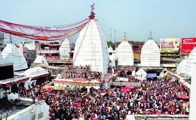 महाशिवरात्रि पर बाबानगरी हुई शिवमय, डेढ़ लाख से अधिक भक्तों ने बाबा पर किया जलार्पण