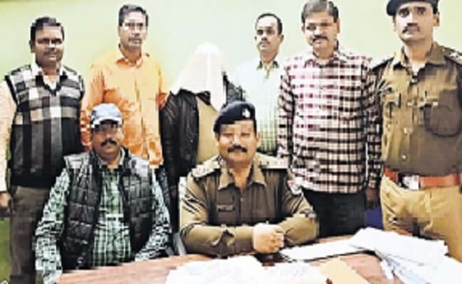 गया जंक्शन पर 30 लाख रुपये के मेफड्रोन के साथ धंधेबाज गिरफ्तार