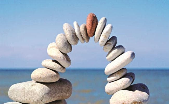 जो संतुलित रूप से प्यार करे वही गुरु