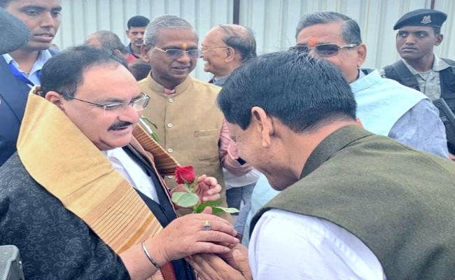पटना पहुंचे बीजेपी के राष्ट्रीय अध्यक्ष जेपी नड्डा, एयरपोर्ट पर पार्टी नेताओं ने किया स्वागत