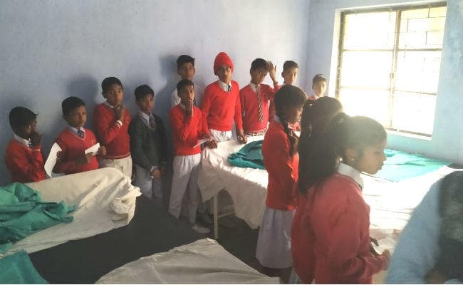 स्कूल में पढ़ाई के दौरान एक साथ बिगड़ी कई बच्चों की तबीयत, मची अफरा-तफरी