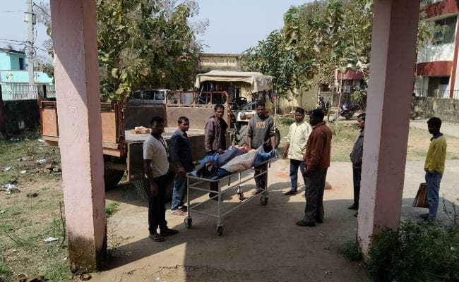 गुमला : शराब ने ली तीन लोगों की जान, दो नशेड़ी कुएं में कूदे तो अधिक शराब पीने से एक की हुई मौत