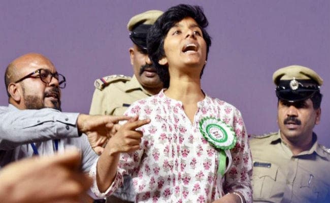 श्रीराम सेना के कार्यकर्ता ने अमूल्या को मारने के लिए 10 लाख इनाम की घोषणा की
