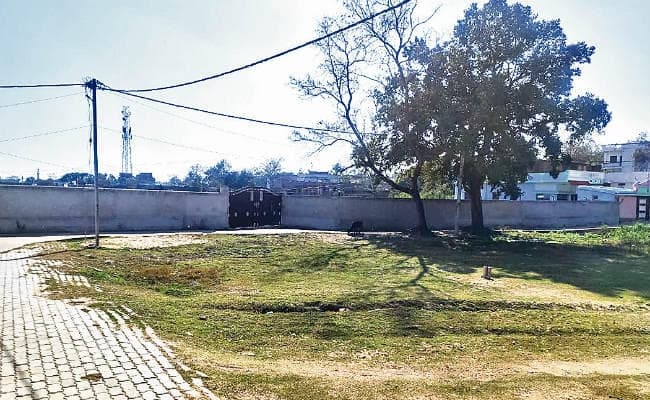 कोडरमा : .....और भू-माफियाओं ने बेच दी स्कूल की जमीन