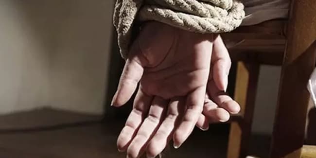 किसान को बंधक बना पीटा