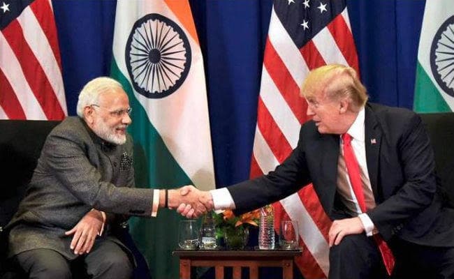 ''Namaste Trump'' : मोटेरा में स्वागत गेट हवा से गिरा, अमित शाह पहुंचे अहमदाबाद, अब 22 KM का होगा रोड शो