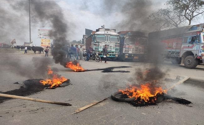 भीम आर्मी का ‘भारत बंद’, बिहार में रोकी ट्रेन, जीतन राम मांझी और पप्पू यादव समेत 200 लोगों पर एफआईआर