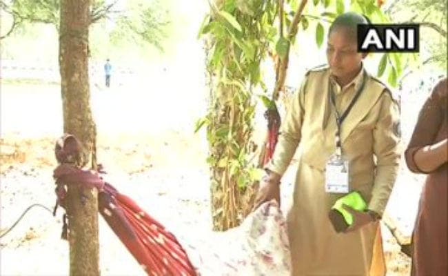 1 साल के मासूम के साथ ट्रंप की सुरक्षा में तैनात महिला कॉन्‍स्‍टेबल, देखें तसवीरें