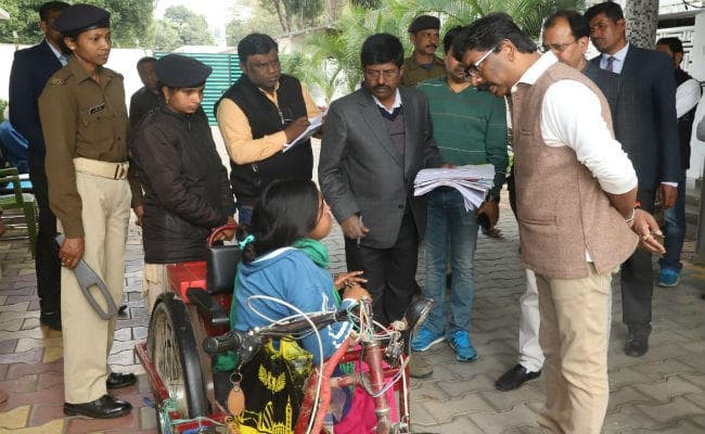 दिनभर फरियादियों से मिले CM हेमंत सोरेन, समस्‍याएं सुनी व समाधान का दिया भरोसा