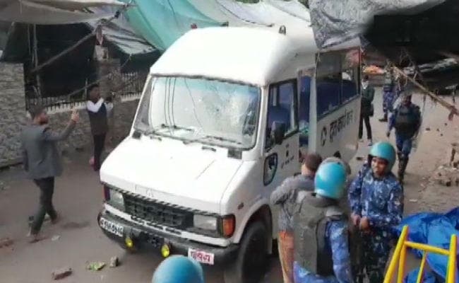 अलीगढ़ में CAA के खिलाफ हिंसक प्रदर्शन, इंटरनेट सेवाएं अगले 24 घंटे के लिए बंद