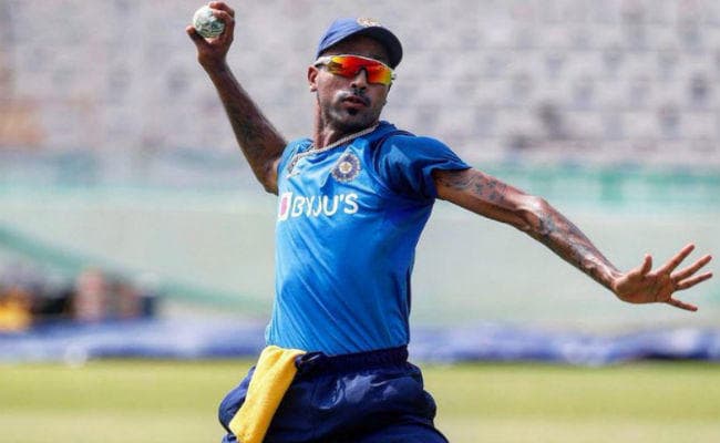 ताबड़तोड़ शतकीय पारी के बाद हार्दिक पांड्या ने चटकाये पांच विकेट