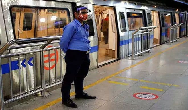 महाराष्ट्र सरकार ने नहीं खोले मंदिर और स्कूल, मेट्रो को अनुमति, 19 से यात्रियों के लिए चलेगी मेट्रो