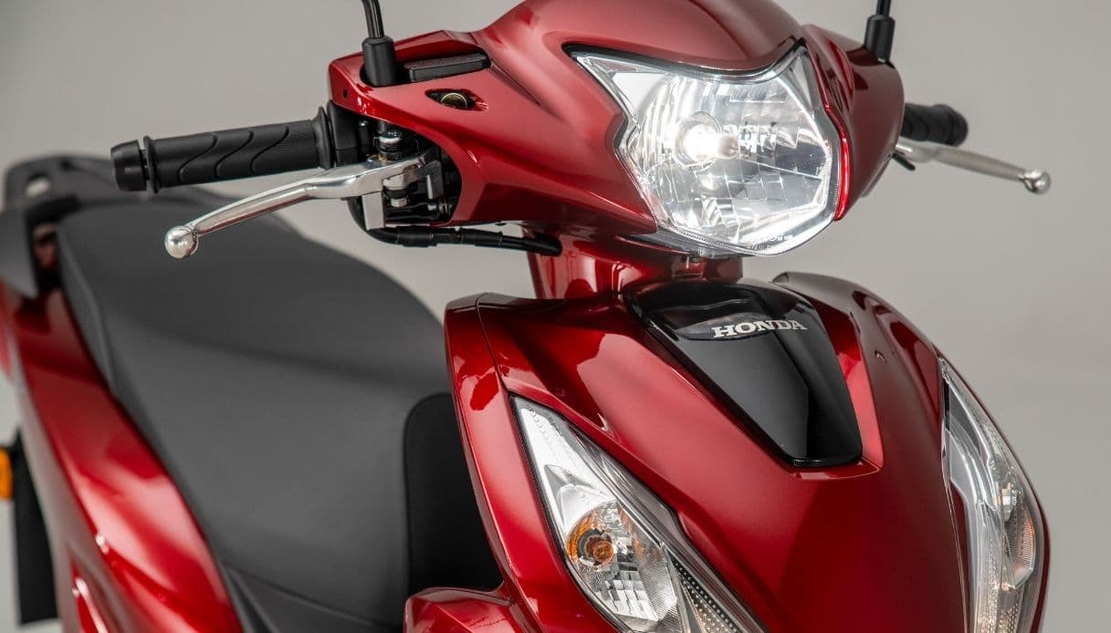 Honda ने पेश किया 2021 Vision 110 स्कूटर, बिना चाबी के होगा स्टार्ट, यहां जानें सारी खूबियां Honda ने पेश किया 2021 Vision 110 स्कूटर, बिना चाबी के होगा स्टार्ट, यहां जानें सारी खूबियां