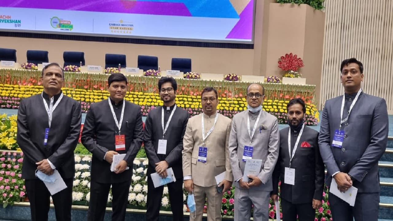 Swachh Survekshan Awards 2021 : स्वच्छ सर्वेक्षण में जमशेदपुर पुरस्कृत, थ्री स्टार रेटिंग से भी सम्मानित Swachh Survekshan Awards 2021 : स्वच्छ सर्वेक्षण में जमशेदपुर पुरस्कृत, थ्री स्टार रेटिंग से भी सम्मानित