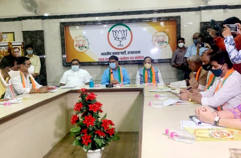 वसुंधरा राजे कैंप के हल्लाबोल से सकते में हाईकमान! सीएम फेस को लेकर प्रभारी अरुण सिंह ने कही ये बात