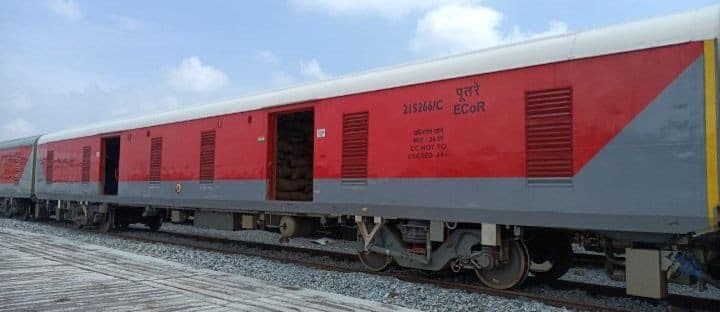 Diwali 2021 से पहले UP आने वाले यात्रियों की बढ़ी मुश्किलें, रेलवे के इस रूट पर 12 ट्रेनें रद्द, लिस्ट