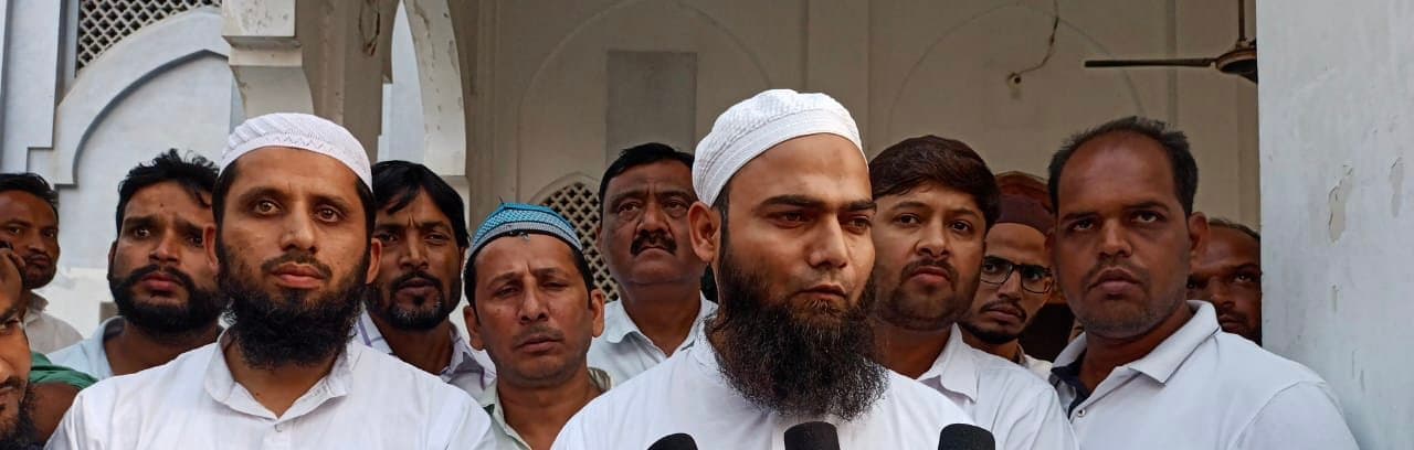 Prayagraj News: पिस्टल की नोंक पर मस्जिद के इमाम को धमकाना पड़ा भारी, पुलिस ने आरोपी को किया गिरफ्तार