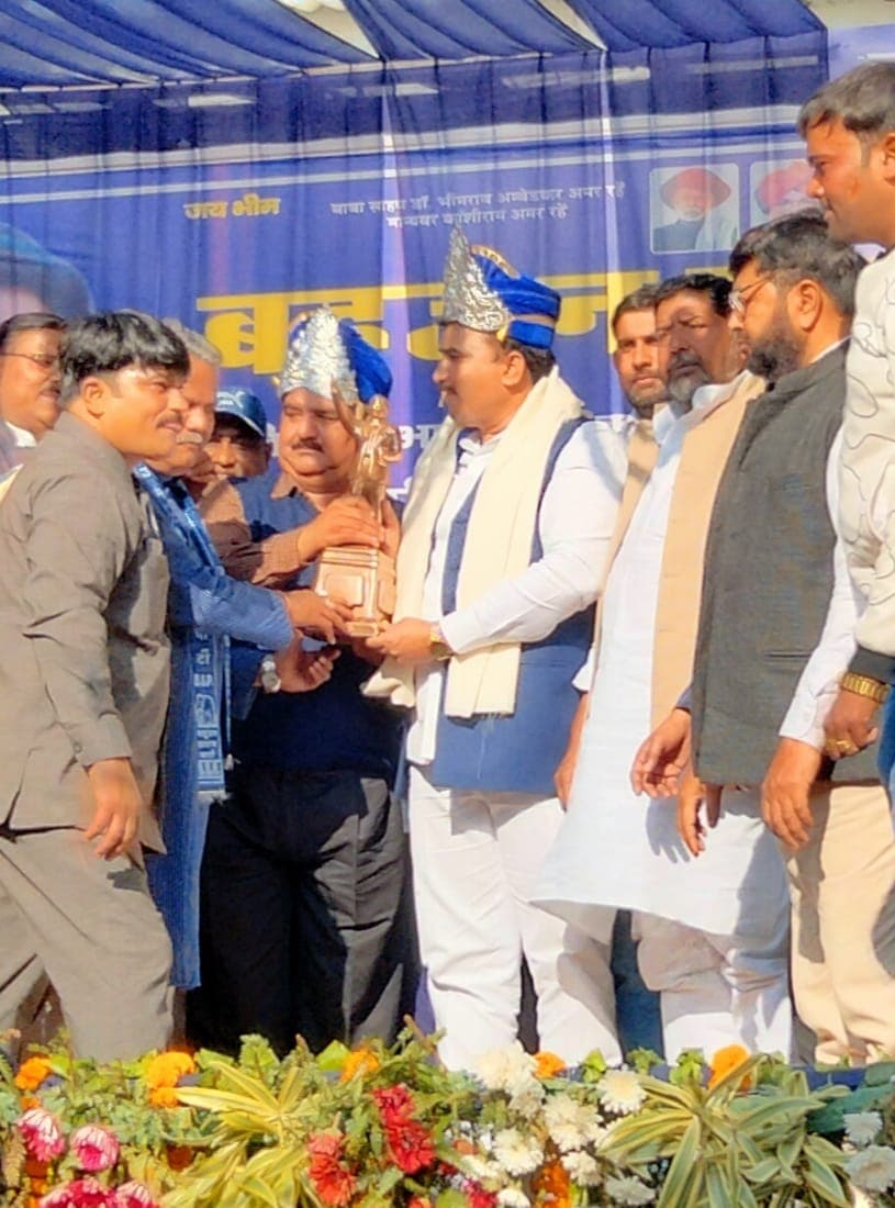 यूपी में चुनावी शंखनाद से पहले BSP ने एक और कैंडिडेट का किया ऐलान, बदायूं सदर से राजेश सिंह होंगे उम्मीदवार यूपी में चुनावी शंखनाद से पहले BSP ने एक और कैंडिडेट का किया ऐलान, बदायूं सदर से राजेश सिंह होंगे उम्मीदवार