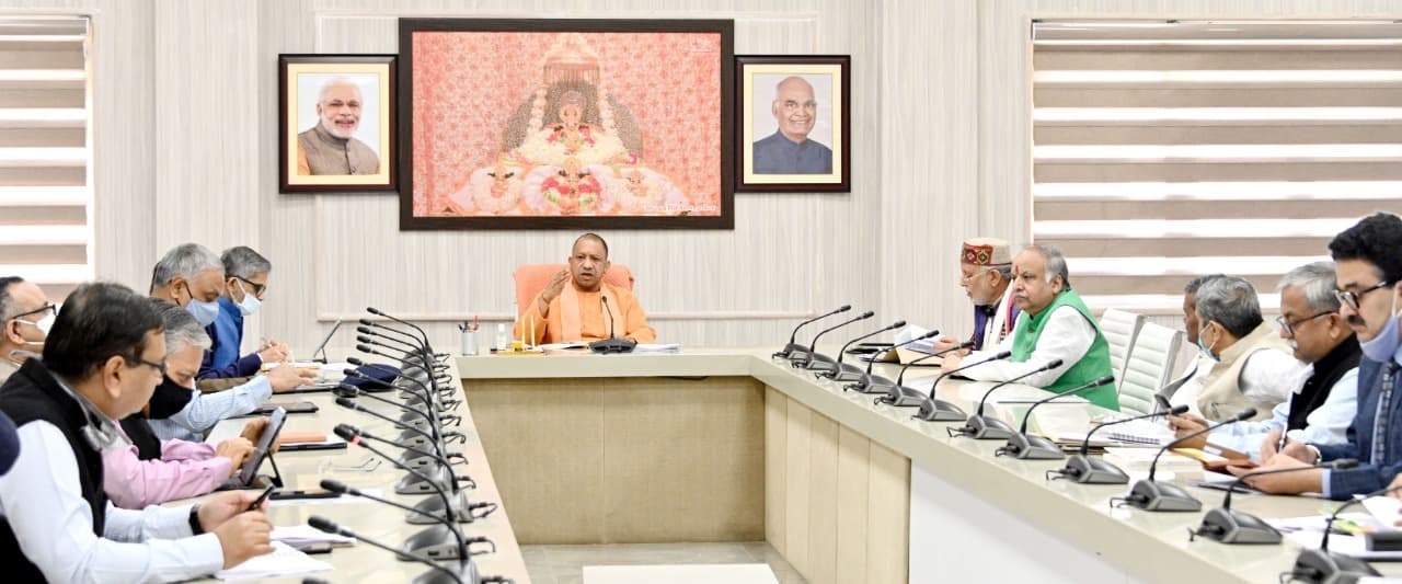 Coronavirus: यूपी में बस स्टैंड और रेलवे स्टेशनों पर फिर शुरू होगी कोरोना की जांच, योगी सरकार का फैसला