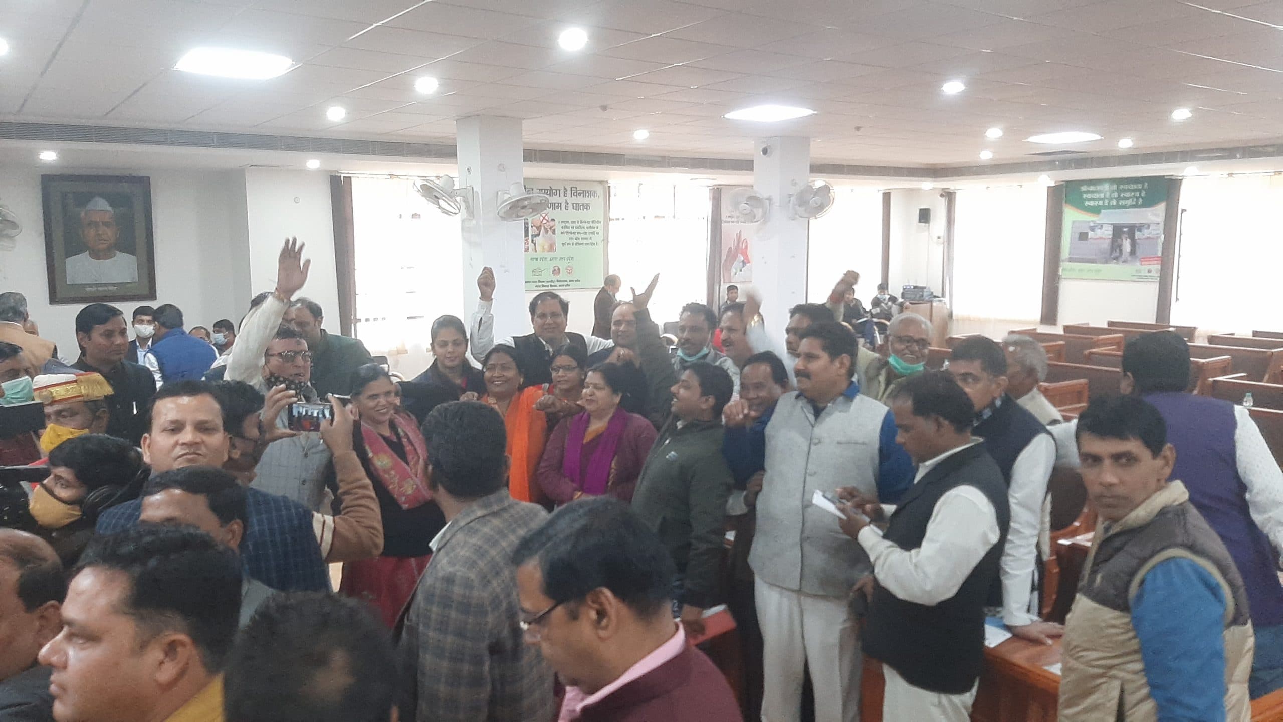 Agra News: एक फोन कॉल और टोरंट के खिलाफ शुरू हुआ विशेष सदन स्थगित, जानें पूरा मामला