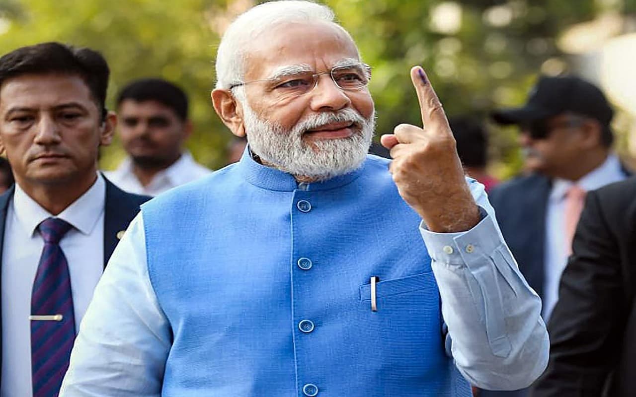 PM Modi Casts Vote: हर बार लोकतंत्र के त्योहार में शामिल होते है PM मोदी, देखें पिछले दस साल की तस्वीरें