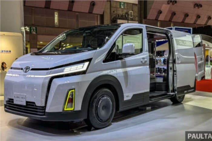 Toyota Hiace EV: सिंगल चार्ज में 300 किलोमीटर चलेगी ये MPV! स्पेस इतना की 10 लोग एक साथ करेंगे सफर