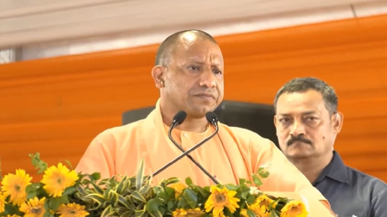 सीएम योगी ने करोड़ों की परियोजनाओं का किया लोकार्पण, बोले- मथुरा में जल्द शुरू होगी हेलीकॉप्टर सुविधा