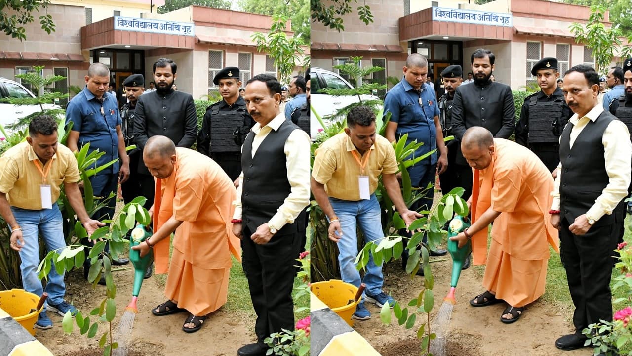 मथुरा: सीएम योगी ने विवि परिसर में किया पौधरोपण, पर्यटन सुविधा केंद्र में संतों के साथ की वार्ता