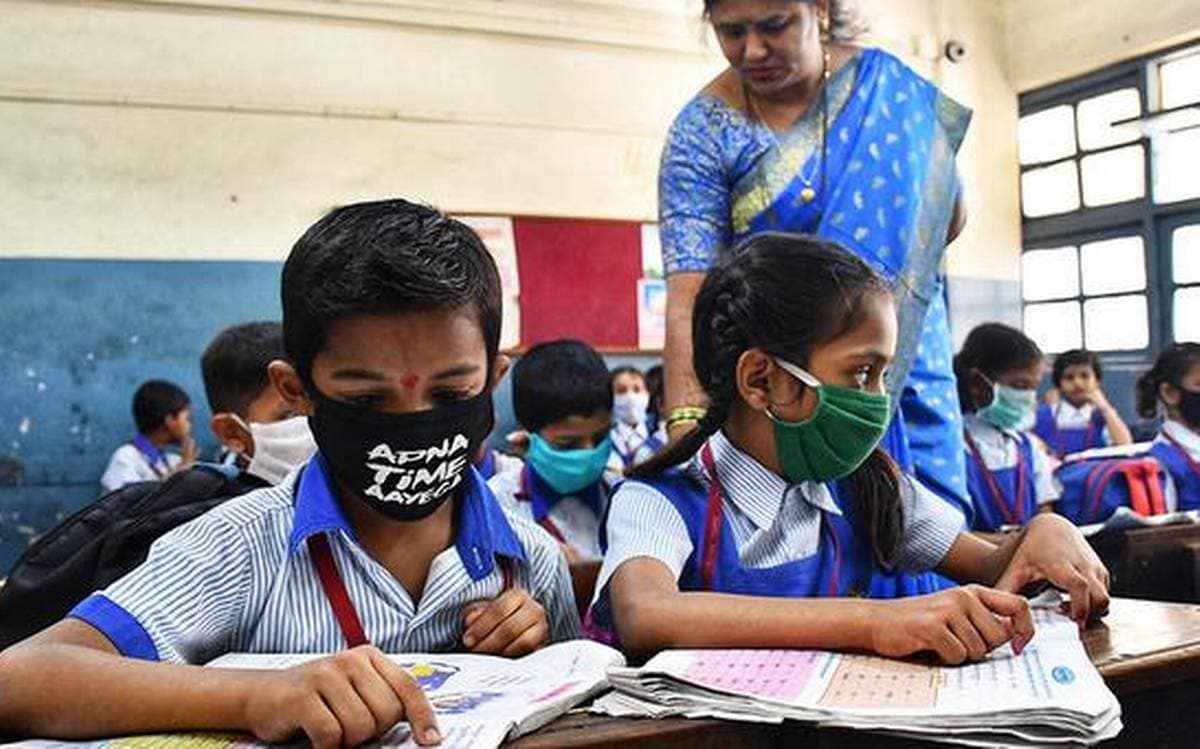 Bihar School News: खुल गए बिहार के स्कूल, लेकिन जूनियर क्लास पर रहेगी पाबंदी, जानें कितने बच्चों के साथ चलेंगी कक्षाएं