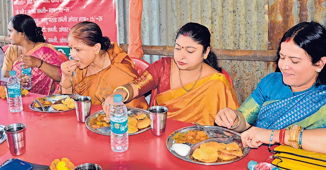अब 15 रु में कीजिए भरपेट भोजन, पटना में 20 भोजनालय की हुई शुरुआत, मेयर सीता साहू ने खुद चखा स्वाद