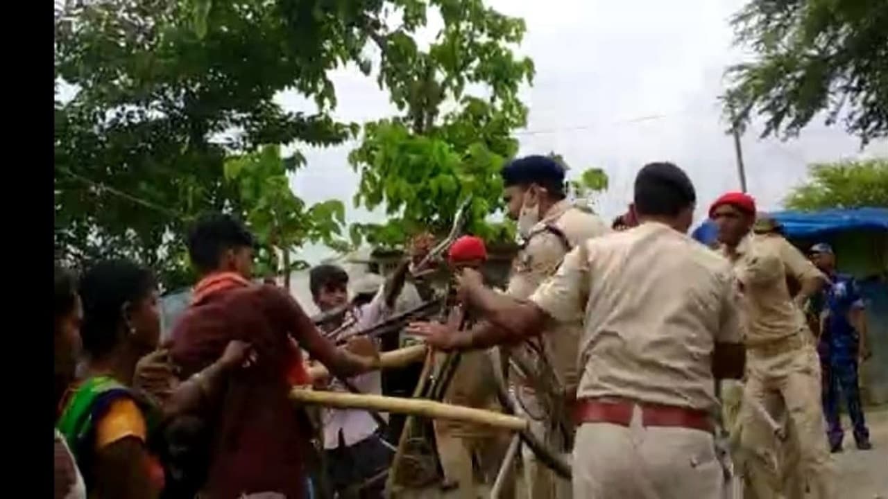 बिहार: जमीन मापी कराने गयी पुलिस की टीम पर हमला, आधा दर्जन पुलिसकर्मी घायल, 16 लोग गिरफ्तार