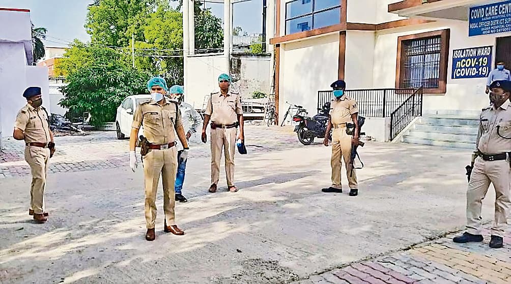 बिहार में कोरोना की दहशत, छपरा आइसोलेशन वार्ड से फरार हुए 19 बाल बंदी, शहर से गांव तक हड़कंप बिहार में कोरोना की दहशत, छपरा आइसोलेशन वार्ड से फरार हुए 19 बाल बंदी, शहर से गांव तक हड़कंप