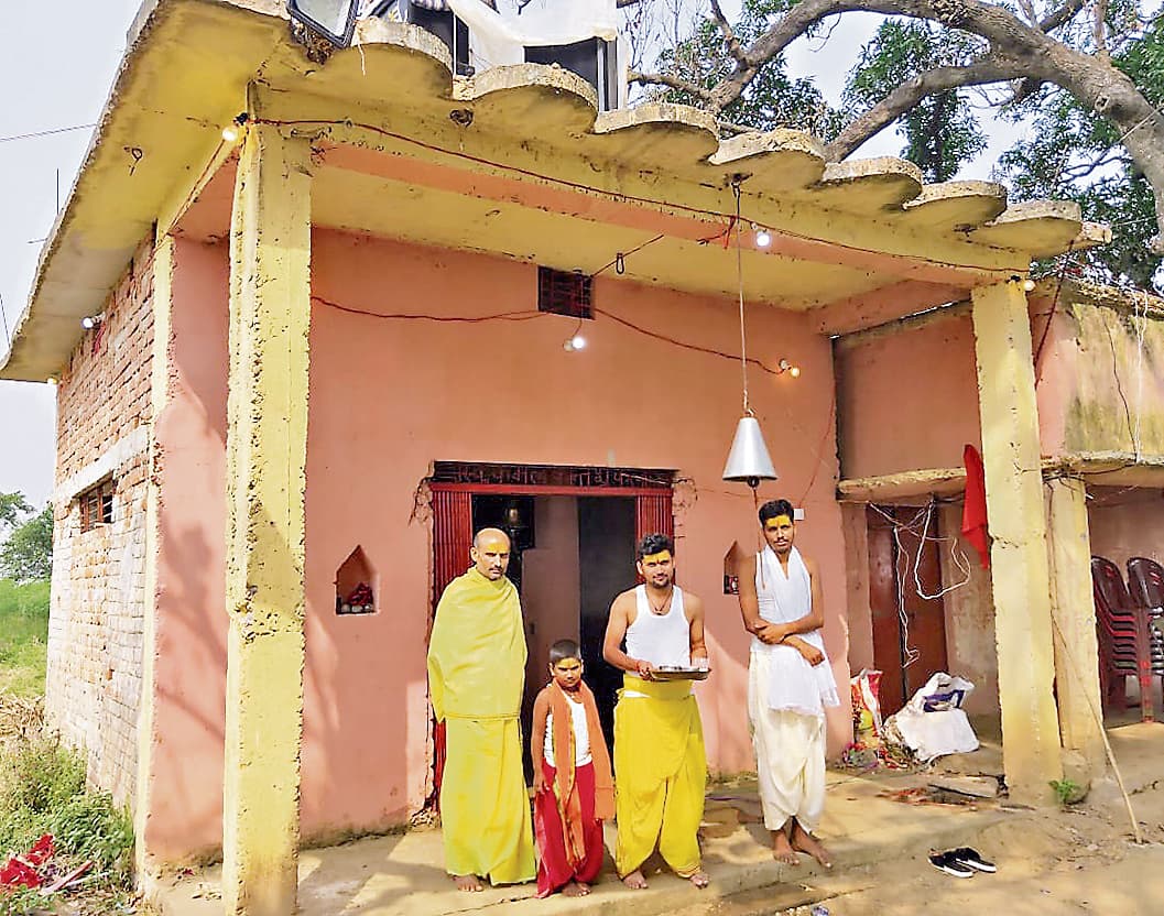 Durga Puja 2020: देवी धाम मंदिर में 71 साल से हो रही दुर्गा पूजा, लोग बोले, जब से मां आयी हैं, गांव में है खुशहाली