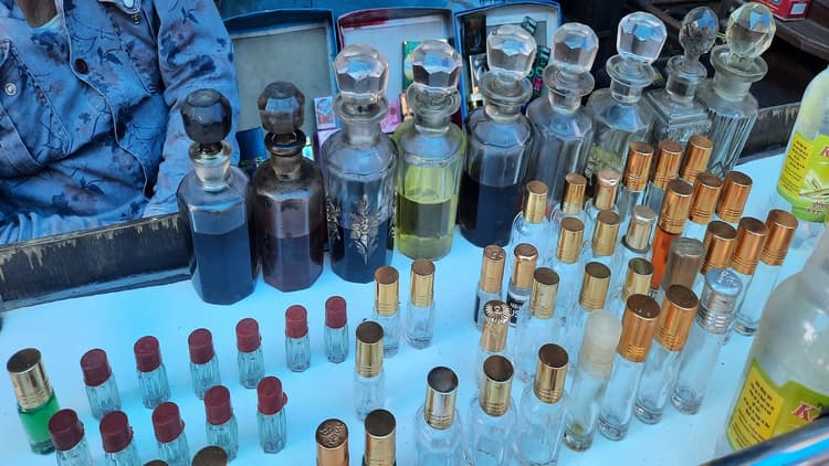 बिहार: ईद पर दुबई व सऊदी के इत्र की खुशबू से महक उठेगा गया शहर, 100 से अधिक खुशबू के इत्र बाजार में है उपलब्ध