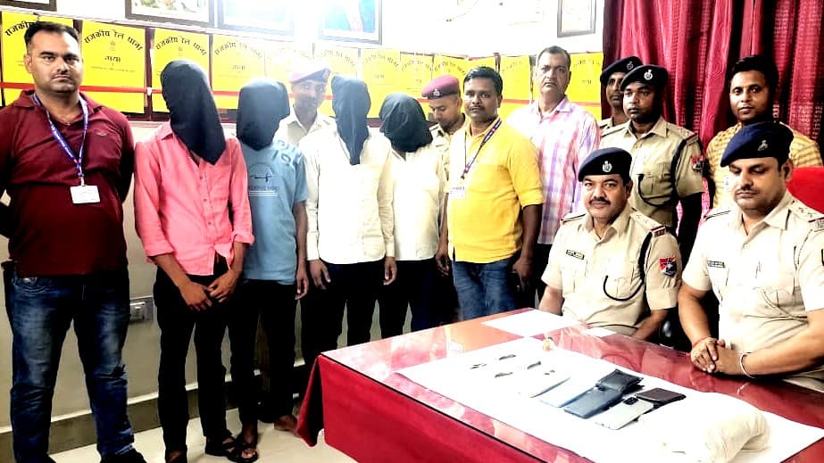 बिहार: ट्रेन से अफीम की तस्करी करने वाले गिरोह का भांडाफोड़, गया जंक्शन से पकड़े गये चार तस्कर