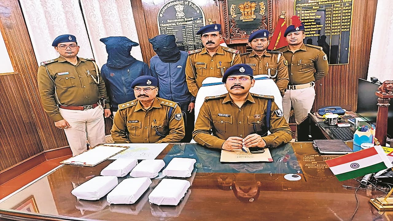 बिहार में तस्करों पर बड़ी कार्रवाई, डेढ़ करोड़ का चरस और एक करोड़ का चांदी बरामद