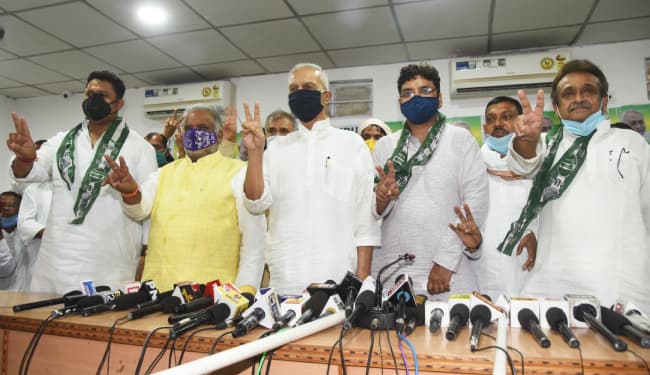 लालू प्रसाद यादव के समधी चंद्रिका राय दो राजद विधायकों के साथ जेडीयू में हुए शामिल, तेज प्रताप और तेजस्वी पर कसा तंज