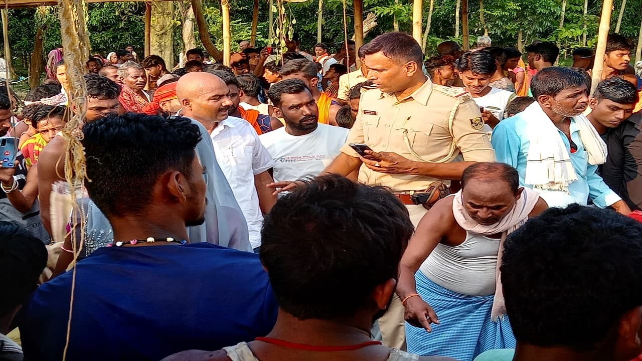 Bihar News: खगड़िया के दुधैला गांव के समीप गंगा नदी में हुआ हादसा, नाव पर 16 महिलाएं थीं सवार, खोज जारी