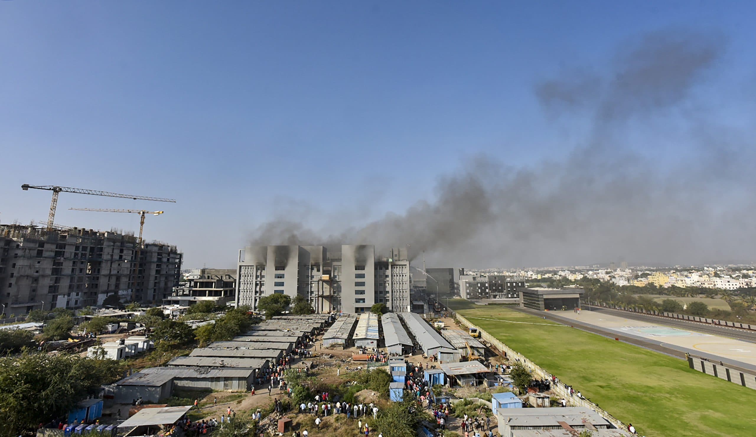 Serum Institute Fire : दुनिया की सबसे बड़ी कोरोना वैक्सीन निर्माता कंपनी सीरम इंस्टीट्यूट में लगी आग, 5 की मौत