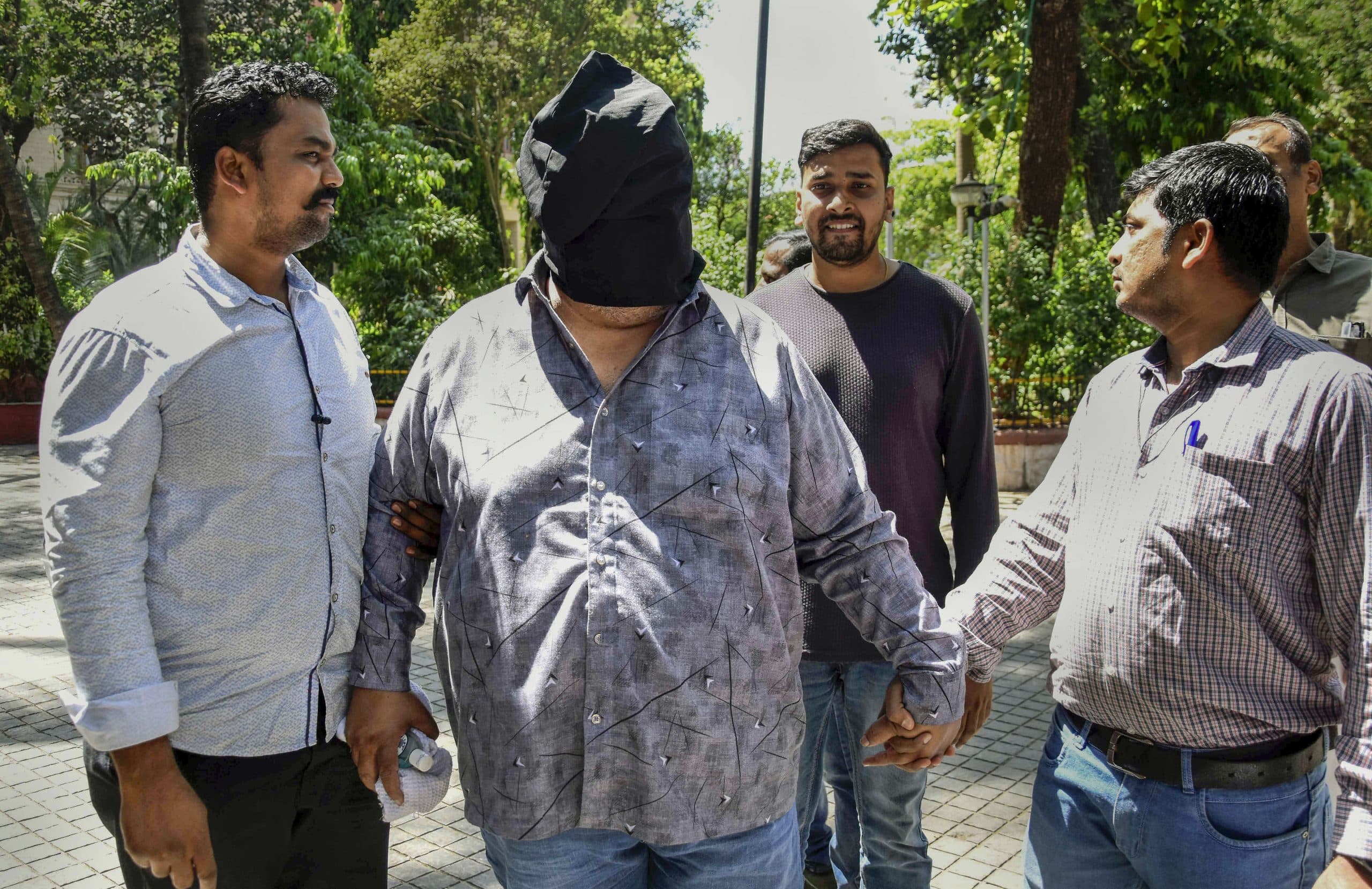 IPL मनी लॉन्ड्रिंग मामले में ईडी ने अनिल जयसिंघानी को किया गिरफ्तार, अमृता फडणवीस 
को ब्लैकमेल करने का भी आरोप