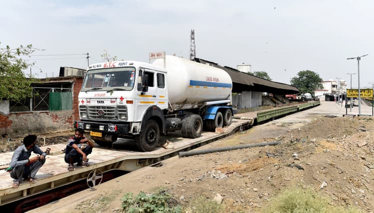हर दिन 7,500 मीट्रिक टन ऑक्सीजन का उत्पादन, 6,600 मीट्रिक टन राज्यों को दी जा रही : केंद्र सरकार