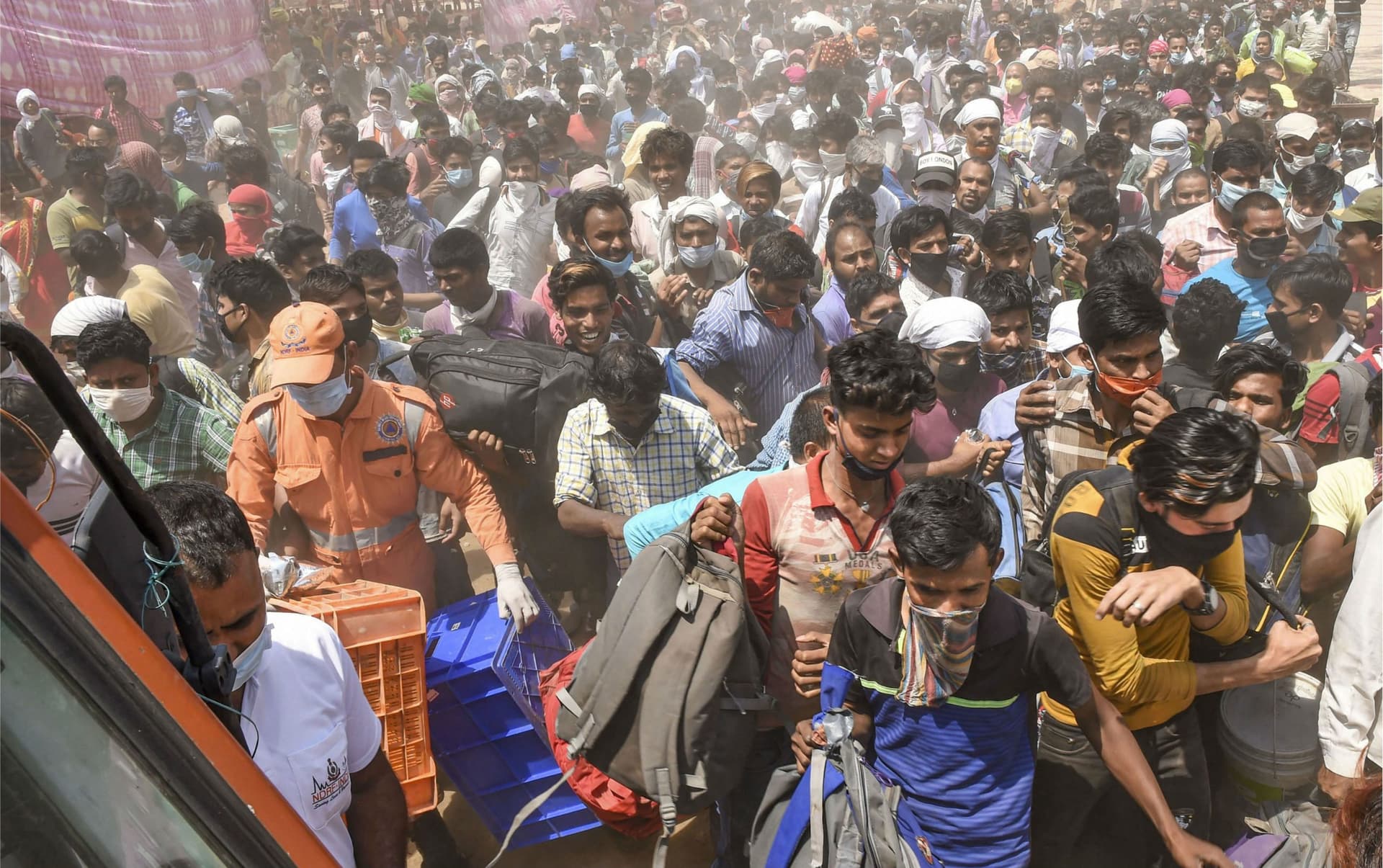 Coronavirus Update : महाराष्ट्र में कोरोना के 2345 नये मामले, कुल संक्रमितों की संख्या 41,642 हुई