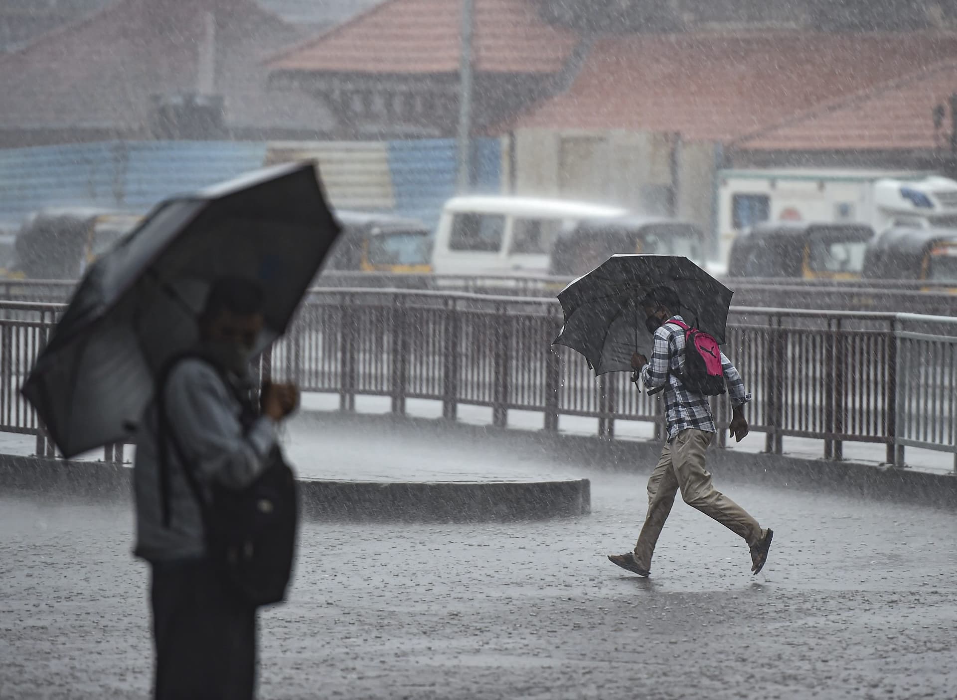 Weather Forecast : गुजरात के कई हिस्सों में भारी बारिश, एमपी में अलर्ट जारी, जानिए अन्य राज्यों के मौसम का हाल