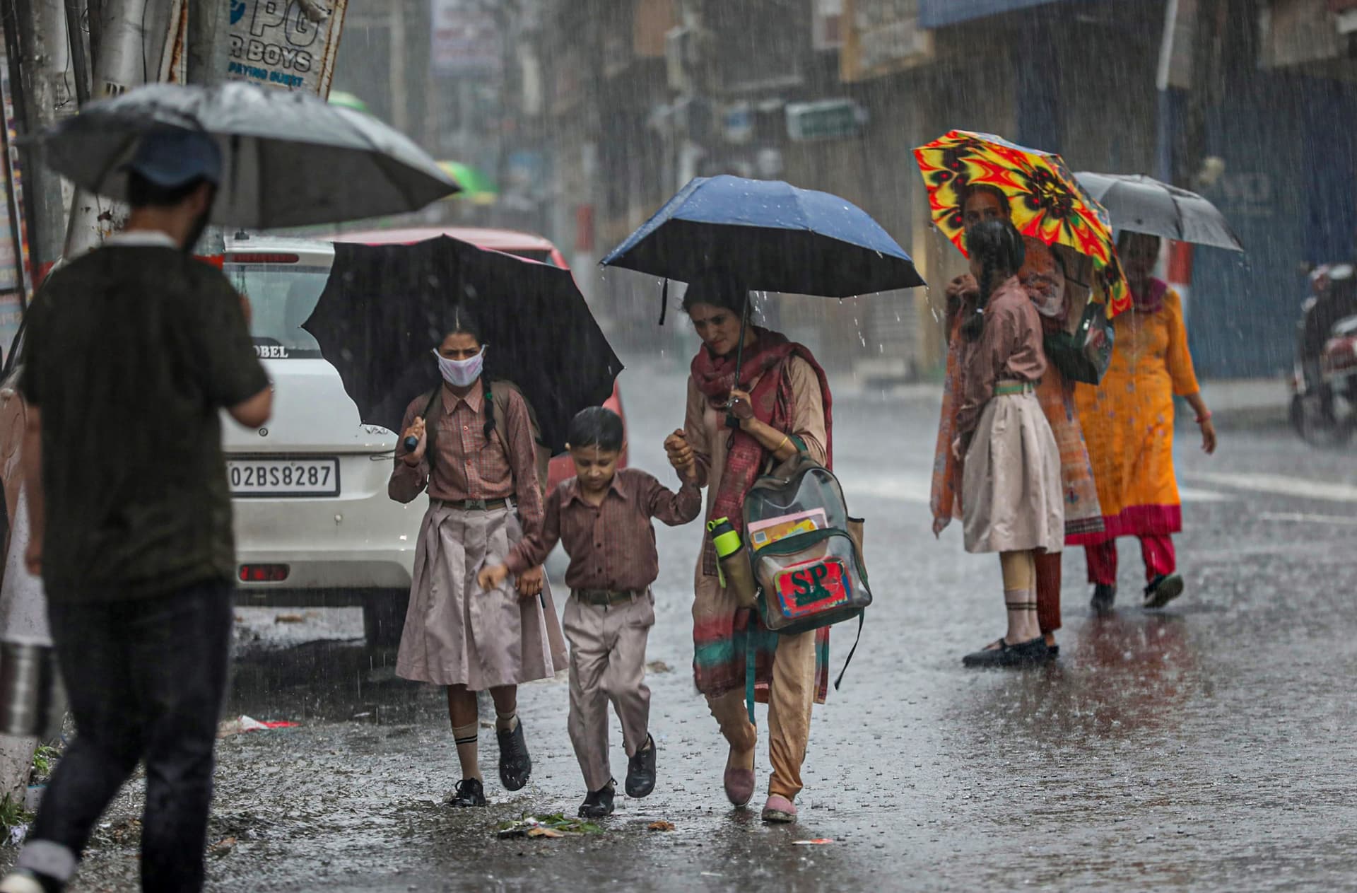 Weather Forecast LIVE Update: ओडिशा, छत्तीसगढ़ समेत कई राज्यों में अगले 24 घंटे के दौरान बारिश की संभावना