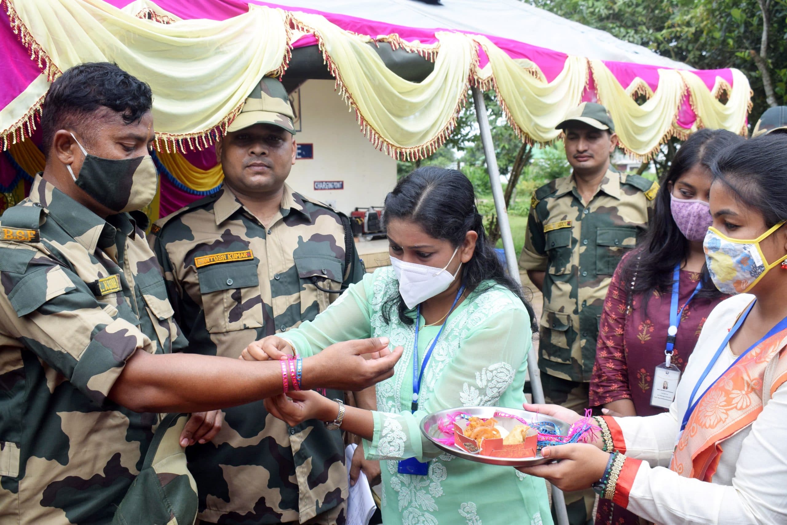 Raksha Bandhan 2021 : भाई की जान बचाने के लिए दो बहनों ने दिया ऐसा राखी गिफ्ट, चारों ओर हो रही है वाहवाही...