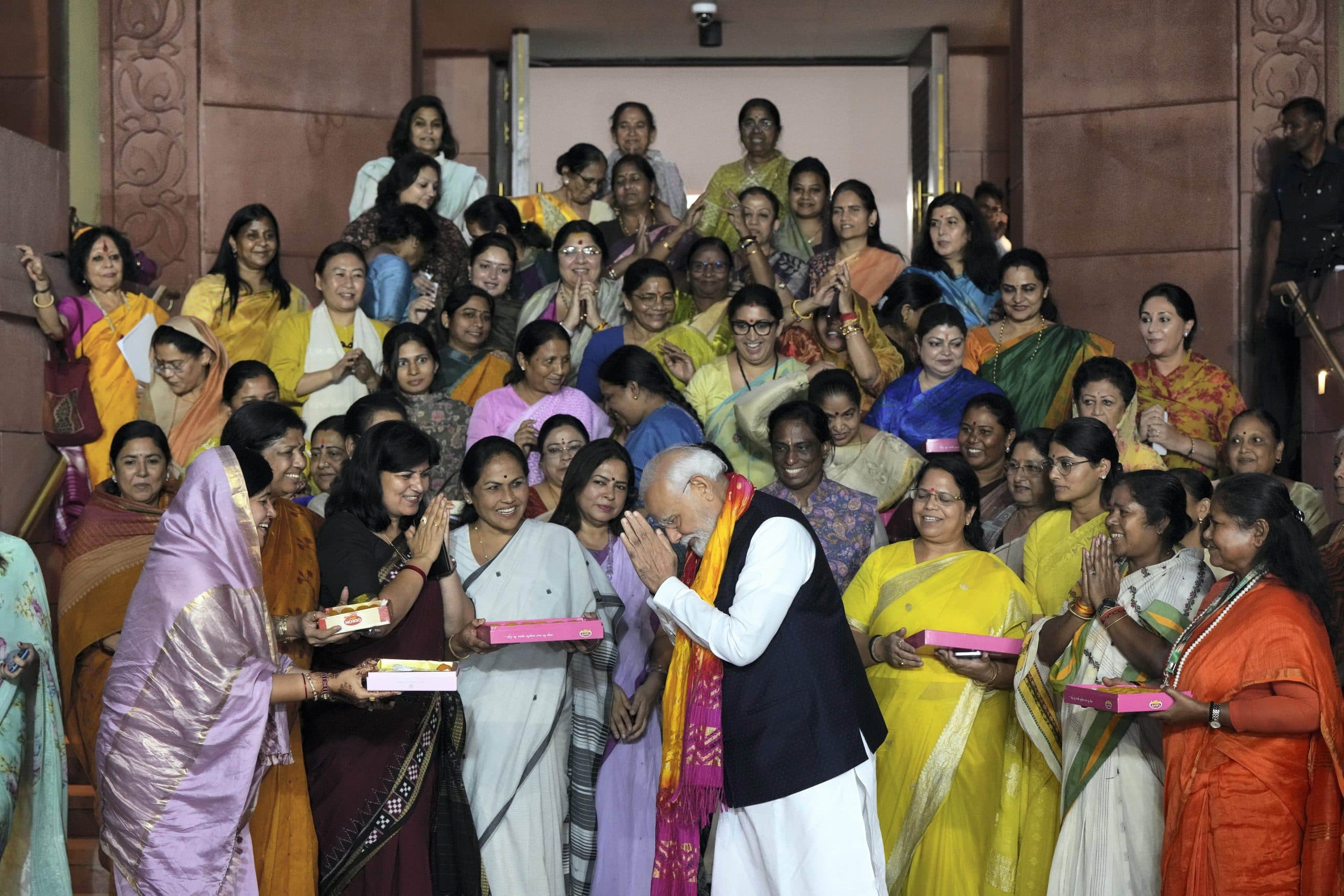 PHOTOS: महिला आरक्षण बिल को संसद से मंजूरी मिलते ही खिल उठे चेहरे, PM Modi का हुआ स्वागत