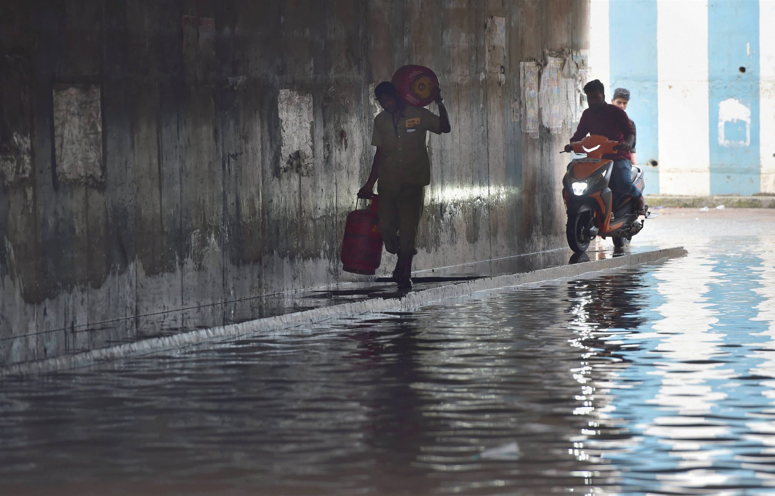 Weather Forecast Updates : बंगाल में होगी भारी बारिश,अलर्ट जारी,होने लगा ठंड का अहसास, केदारनाथ धाम में सीजन की पहली बर्फबारी,हिमाचल प्रदेश में मौसम करवट लेने लगा