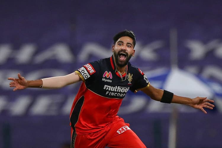 IPL 2020 : केकेआर पर कहर बनकर टूटे सिराज, RCB की 'विराट' जीत