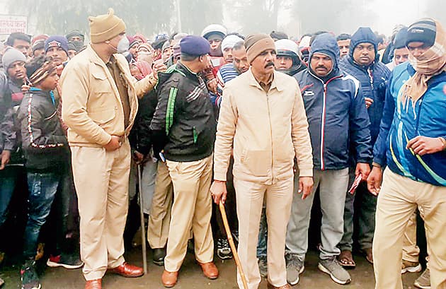 नरकटियागंज में टैंकर की ठोकर से तीन चचेरे भाइयों की मौत, जम्मू का टिकट लेकर घर से निकले थे तीनों भाई