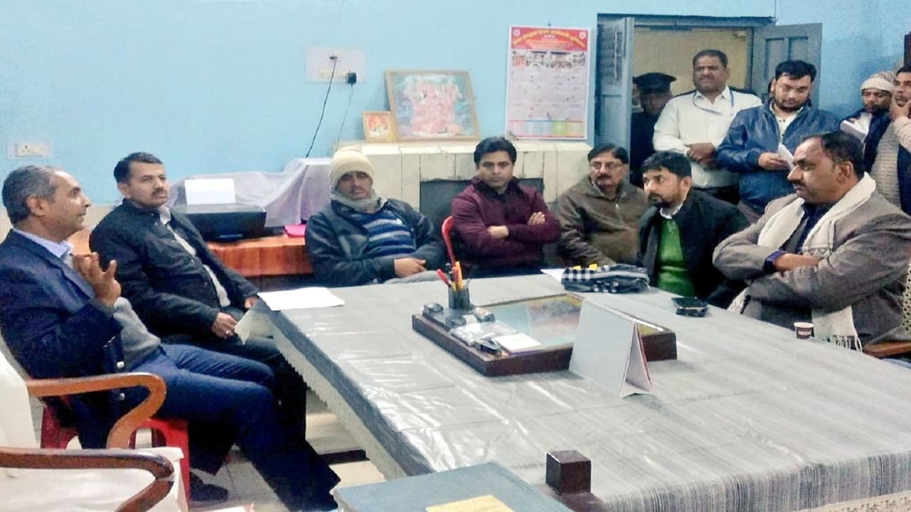 Indian Railways: 24 घंटे लोडिंग-अनलोडिंग का लक्ष्य पर मजदूर ही नहीं, अधिकारियों ने सुनी व्यापारियों की परेशानी